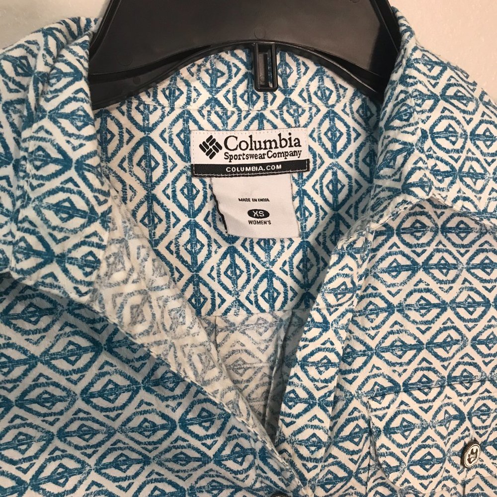 COLUMBIA Metal Button Patterned Outdoor Shirt - Picture 3 of 6